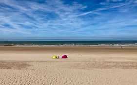 Oostende Luxury Seaview Studio - Large Terrace- Swimming Pool - Parking